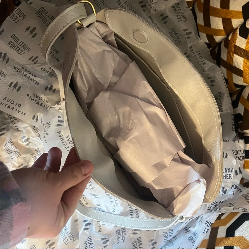 Portland leather PEARL large koala sling - Picture 4 of 6